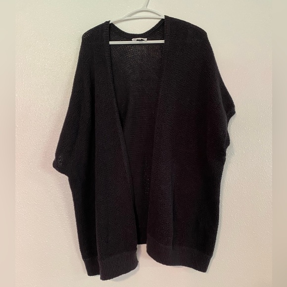 ARITZIA COMMUNITY Ionic Cape Cardigan Short Sleeve - Picture 2 of 7